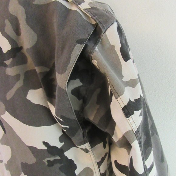 Camouflage / Black, White, Gray / Hunting / Parka / Jacket - Picture 13 of 15